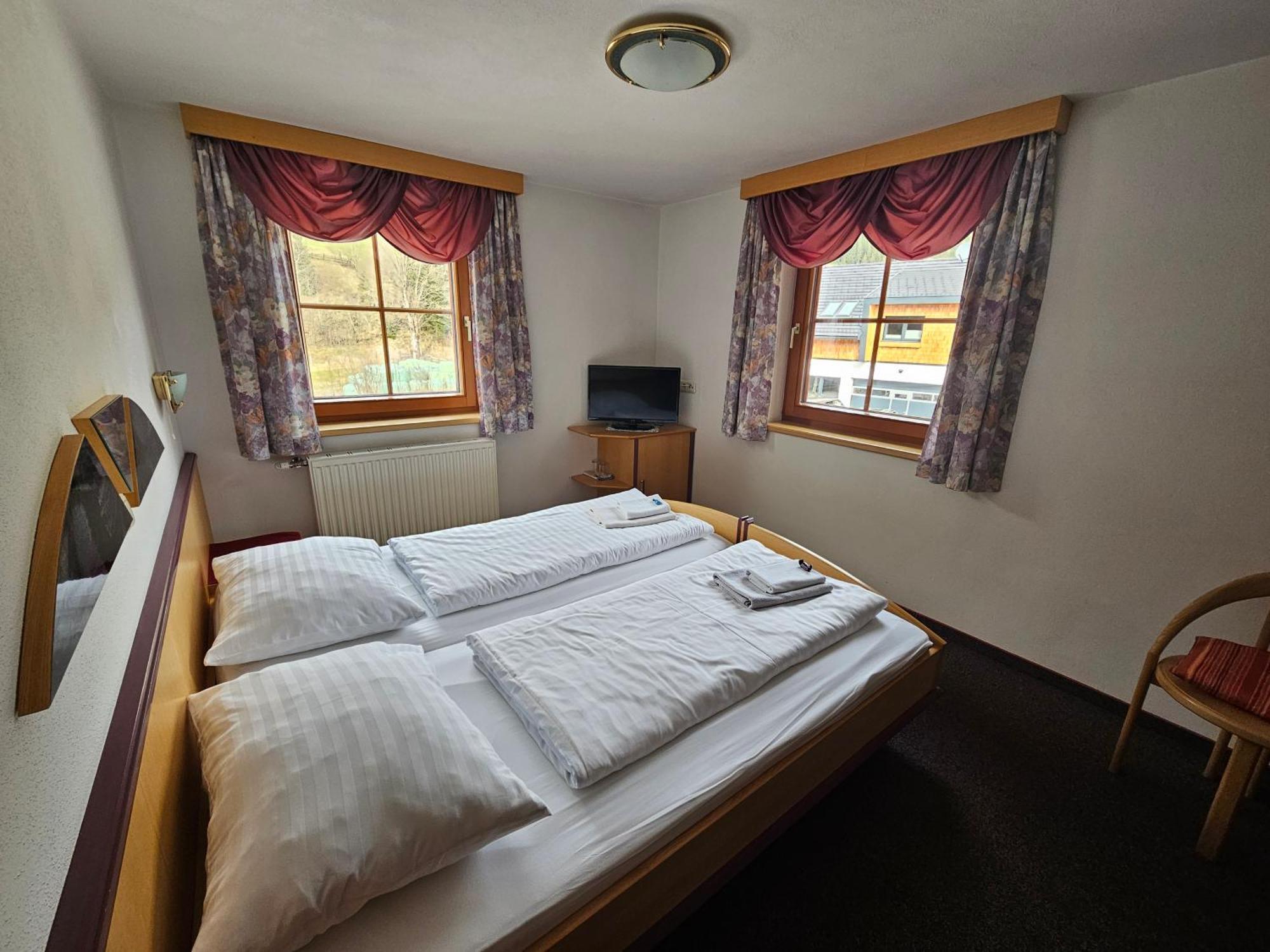 Landhotel Lacknerhof Mariapfarr Room photo
